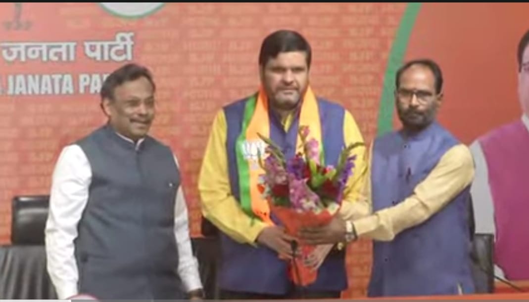 कांग्रेस को एक और झटका, प्रवक्ता रहे गौरव वल्लभ ने थामा भाजपा का दामन