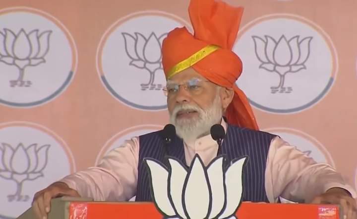 जिन्होंने बाबासाहेब आम्बेडकर को अपमानित किया, उनसे सावधान रहें, वे संविधान बदलने का झूठ फैला रहे हैं- मोदी