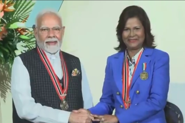 प्रधानमंत्री मोदी को त्रिनिदाद एंड टोबैगो का सर्वोच्च नागरिक सम्मान 'ऑर्डर ऑफ द रिपब्लिक' मिला
