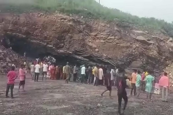 झारखंड करमा खदान हादसा : डीसी ने कहा-चार मजदूरों की मौत की होगी जांच, दोषियों पर की जाएगी कड़ी कार्रवाई