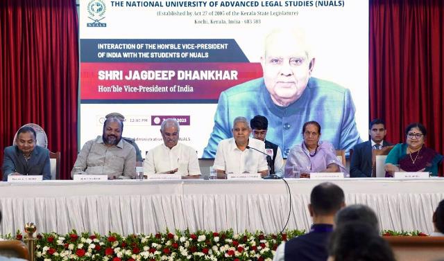 उपराष्ट्रपति ने न्यायपालिका की गिरती साख पर जताई चिंता