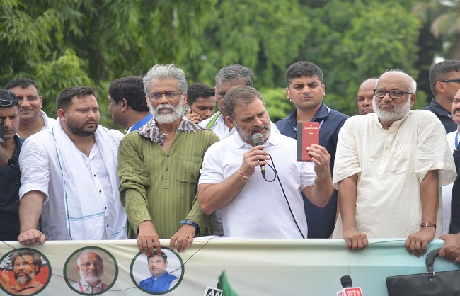  बिहार बंद का असर पटना सहित कई जिलो में दिखा, 17 स्टेशनों पर भी किया गया प्रदर्शन