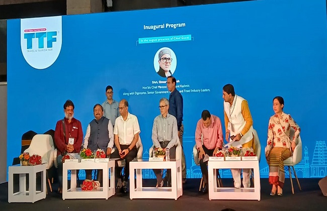 कोलकाता में तीन दिवसीय पर्यटन मेले का शुभारंभ, जम्मू-कश्मीर के मुख्यमंत्री उमर अब्दुल्ला ने किया उद्घाटन