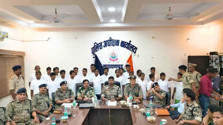 छत्तीसगढ़ : नारायणपुर में 37 लाख रुपये से ज्यादा के 22 इनामी नक्सलियों ने किया आत्मसमर्पण