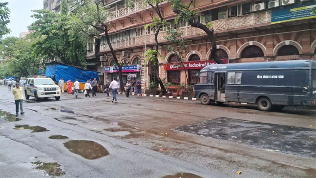 बॉम्बे स्टॉक एक्सचेंज को बम से उड़ाने की धमकी, पुलिस सतर्क