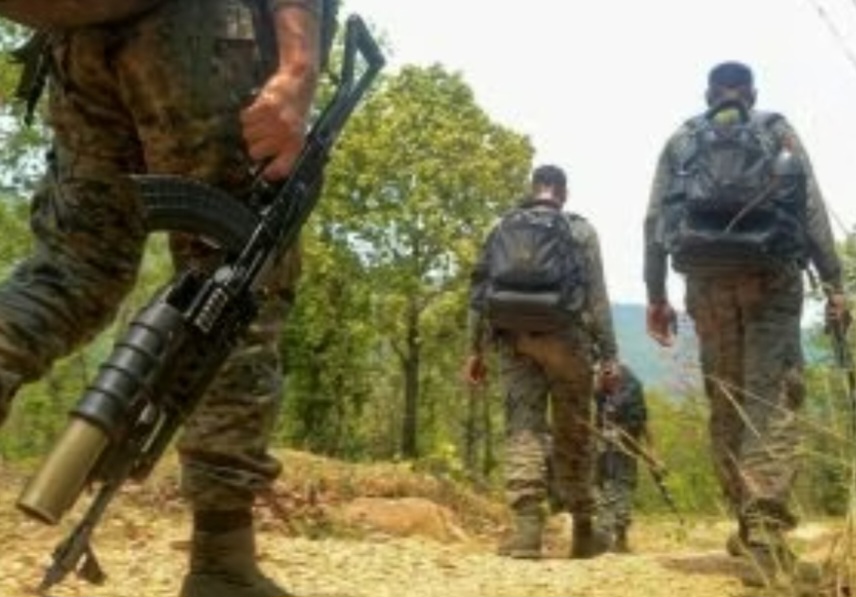   पुलिस और नक्सलियों में मुठभेड़, कोबरा का एक जवान बलिदान, एक नक्सली और एक ग्रामीण की मौत