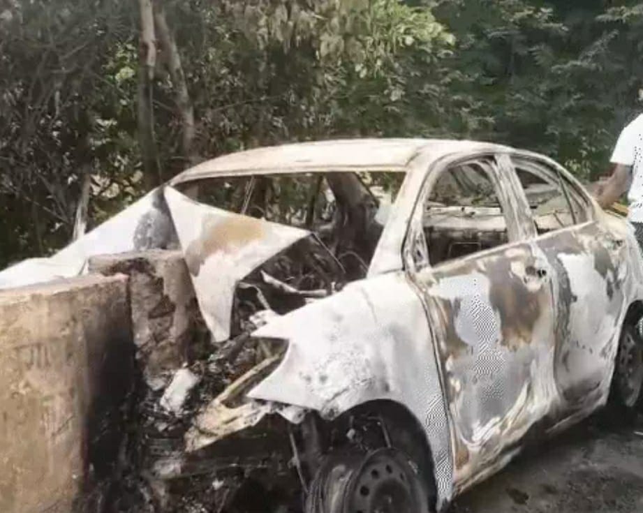  छत्तीसगढ़ में कार पुल से टकराई, लगी आग, चार युवक जिंदा जले