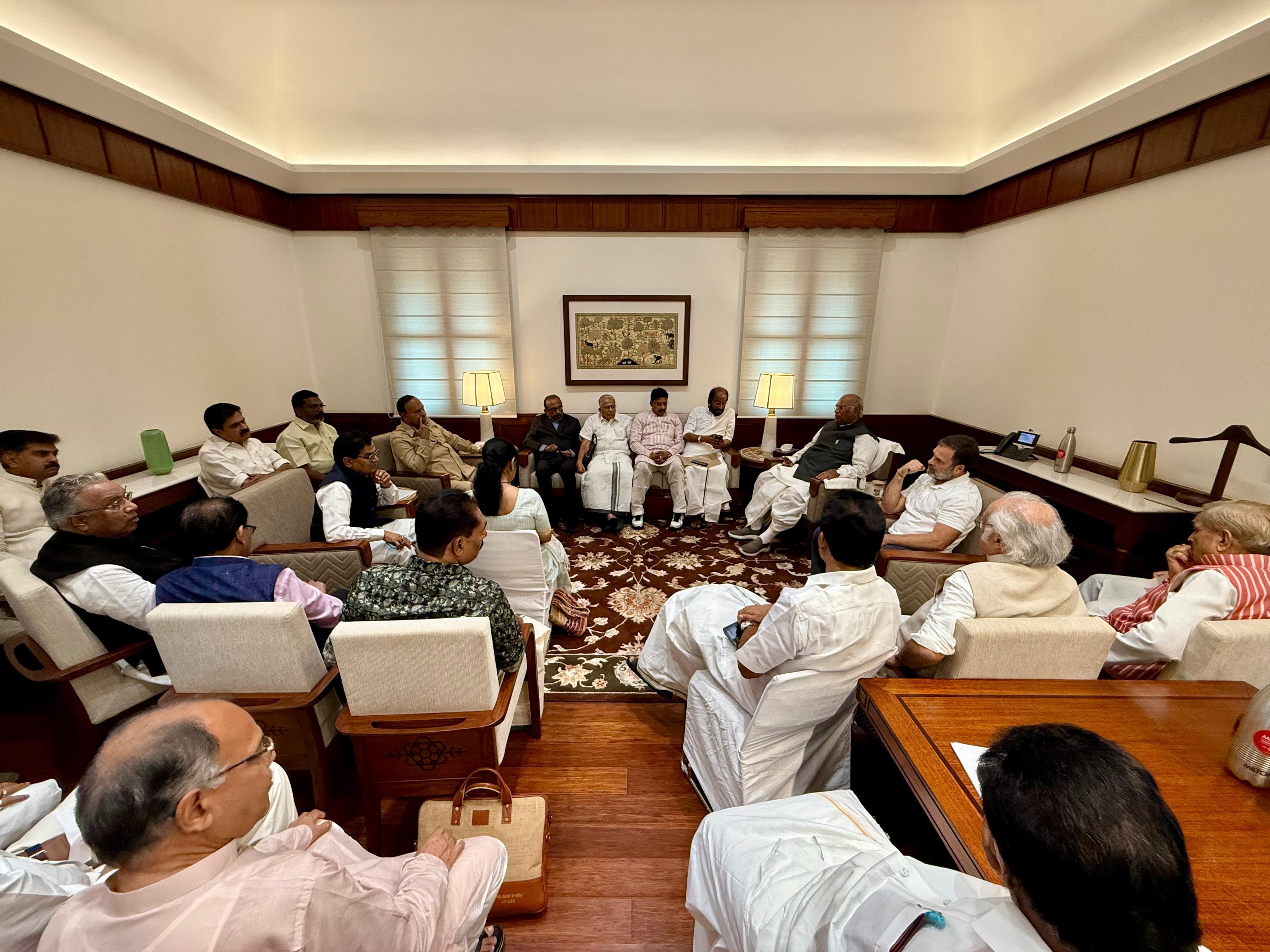 विपक्ष ने की मानसून सत्र में प्रधानमंत्री की उपस्थिति की मांग, बताई प्राथमिकताएं