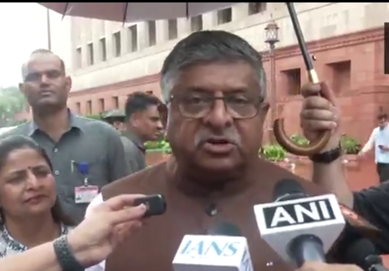 बांग्लादेशी घुसपैठियों के बल पर राजनीति करने वाले घबराए हुए हैंः रविशंकर प्रसाद