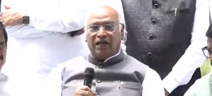 अमेरिका के टैरिफ बढ़ाने पर खरगे ने सरकार से पूछे सवाल