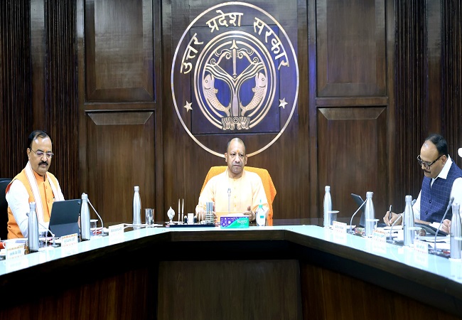 योगी कैबिनेट का बड़ा निर्णय : अब यूपी के छात्र यूके में ले सकेंगे मास्टर डिग्री