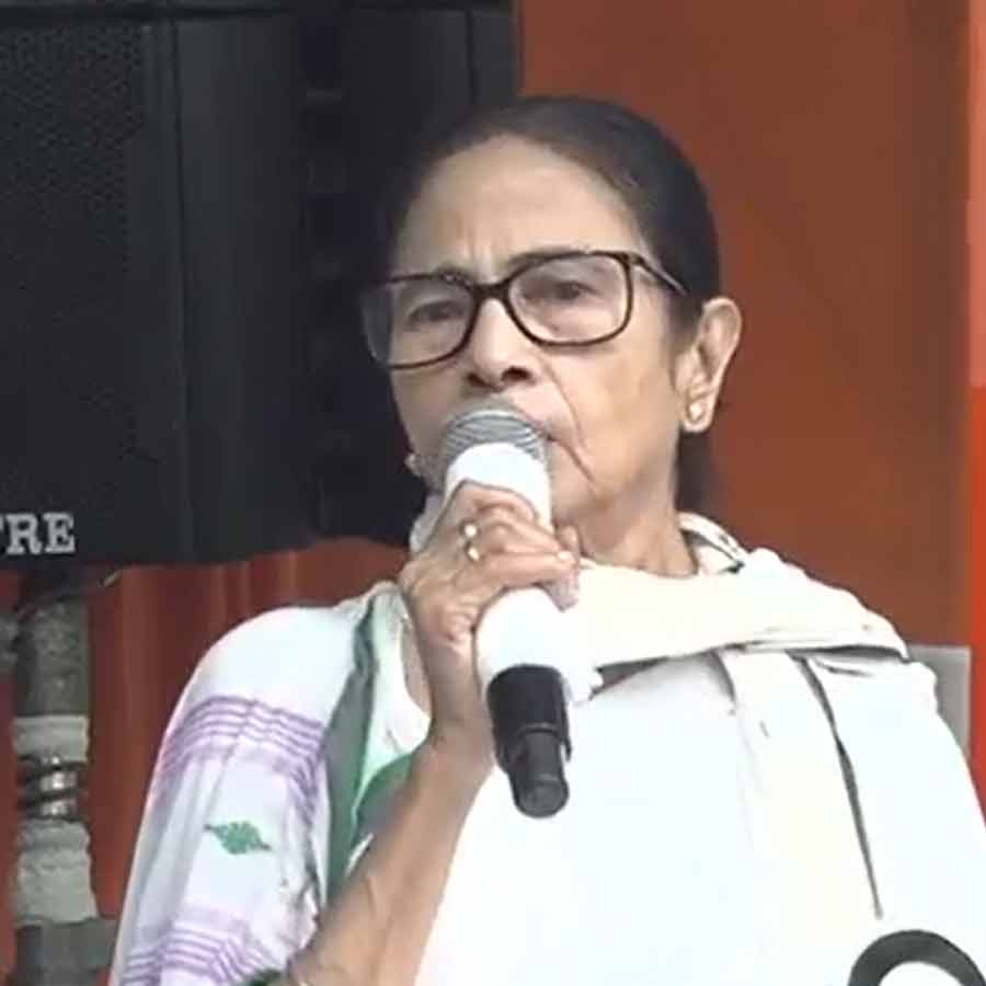 ममता बनर्जी ने क्रांतिकारी खुदीराम बोस को एक हिंदी फिल्म में 'सिंह' बताने पर जताया विरोध