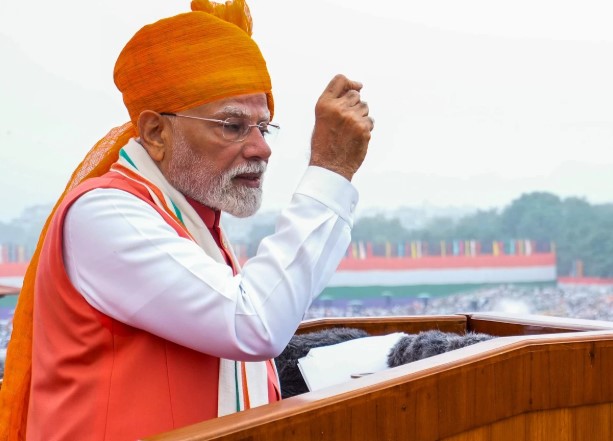 लाल किले से ट्रंप को स्पष्ट संदेश, किसानों के हितों से समझौता नहीं करेगा भारत