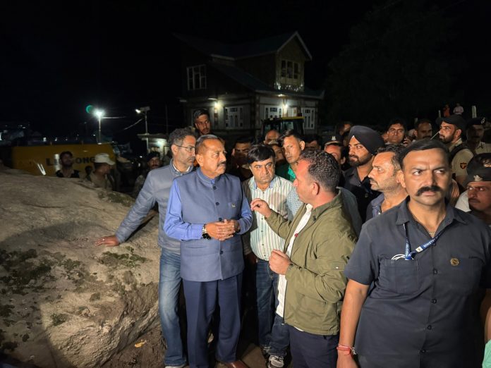 लापता लोगों की तलाश प्राथमिकता जिनके मलबे में दबे होने की आशंका हैः जितेंद्र सिंह