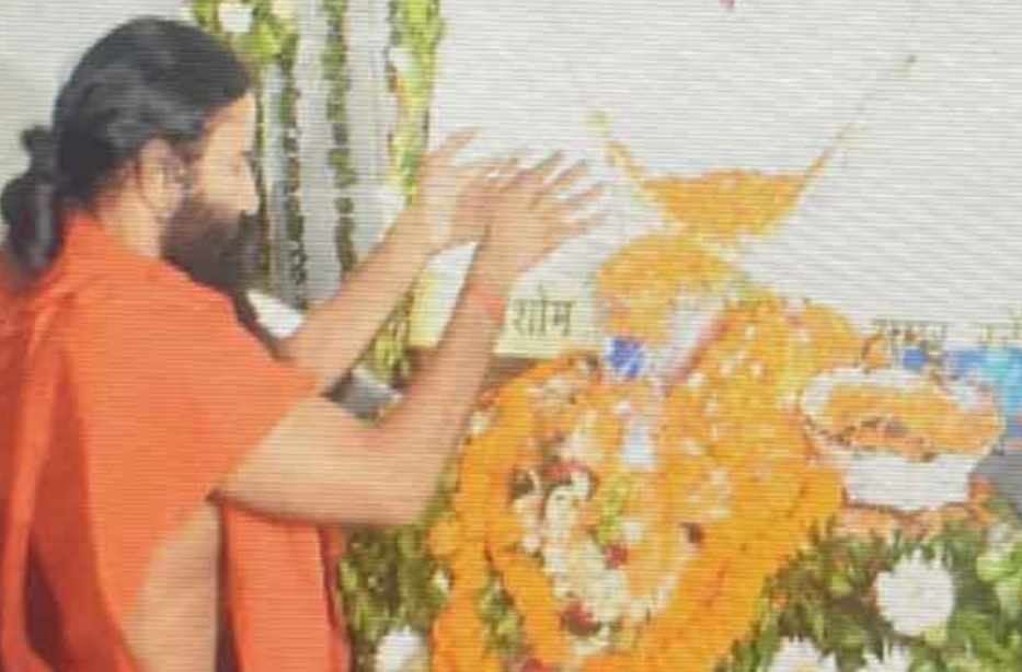दिशोम गुरु के श्राद्ध भोज में पहुंचे बाबा रामदेव, राज्यपाल ने भी नेमरा पहुंचकर दी श्रद्धांजलि