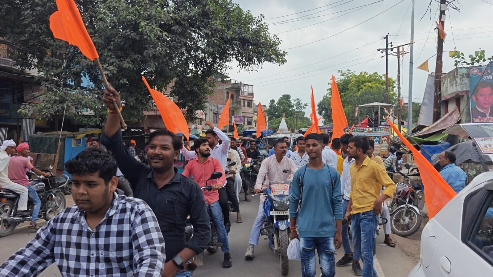  विश्व हिंदू परिषद व बजरंग दल ने निकाली धर्म ध्वजा यात्रा