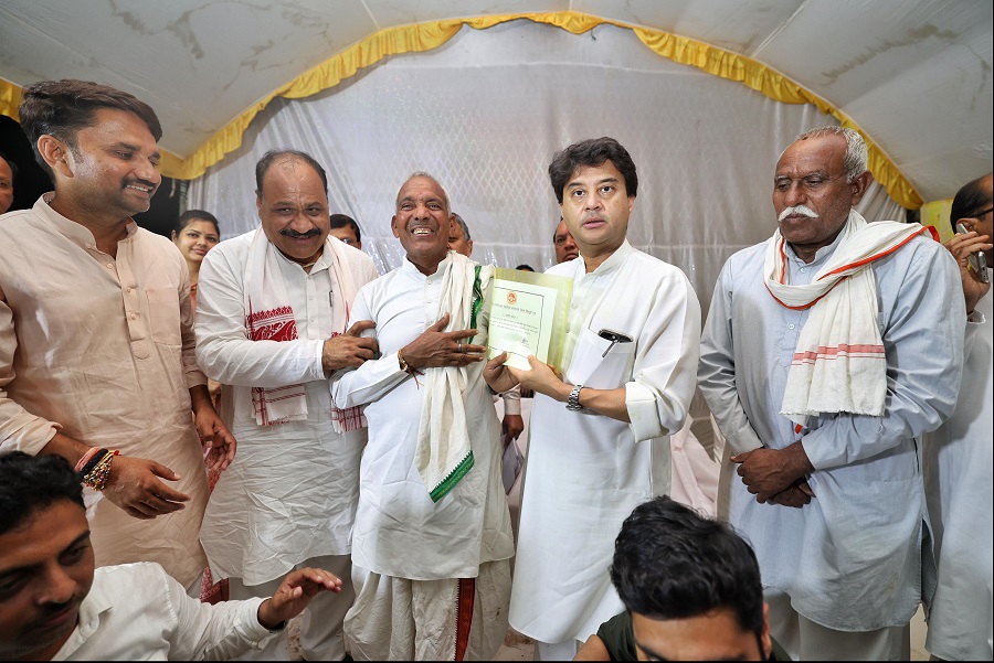 बाढ़ग्रस्त हर पीड़ित परिवार तक पहुंचेगी सरकार की मदद : केंद्रीय मंत्री सिंधिया
