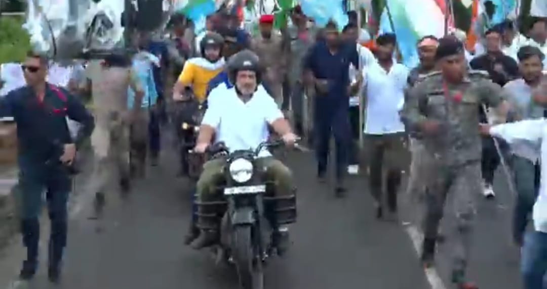  पूर्णिया में राहुल गांधी की &lsquo;वोटर अधिकार यात्रा&rsquo; में उमड़ा जनसैलाब, घंटों जाम से थमा शहर