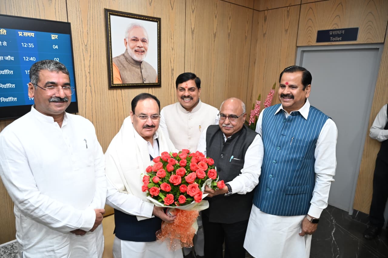  मप्र के जबलपुर पहुंचे केंद्रीय मंत्री नड्डा, मुख्यमंत्री मोहन यादव और प्रदेश अध्यक्ष हेमंत खंडेलवाल ने किया स्वागत