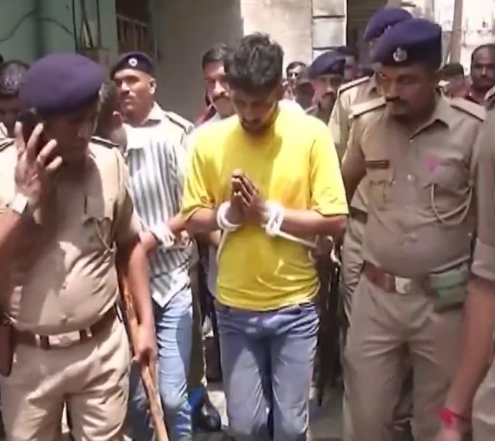  वडोदरा में गणेश मूर्ति पर अंडे फेंकने की घटना, दो आरोपित और नाबालिग गिरफ्तार, पुलिस ने बढ़ाई पेट्रोलिंग