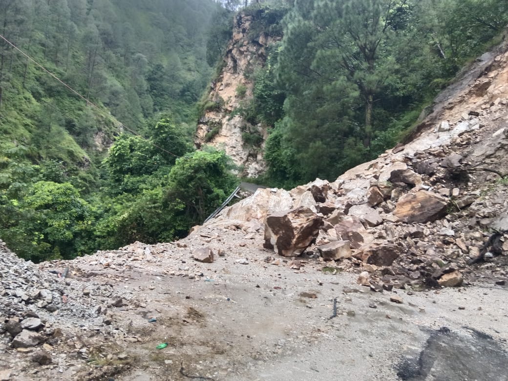 उत्तराखंड में बारिश से जन-जीवन अस्त-व्यस्त, नदियां उफान पर, सड़कें क्षतिग्रस्त, कई जिलों में स्कूल बंद