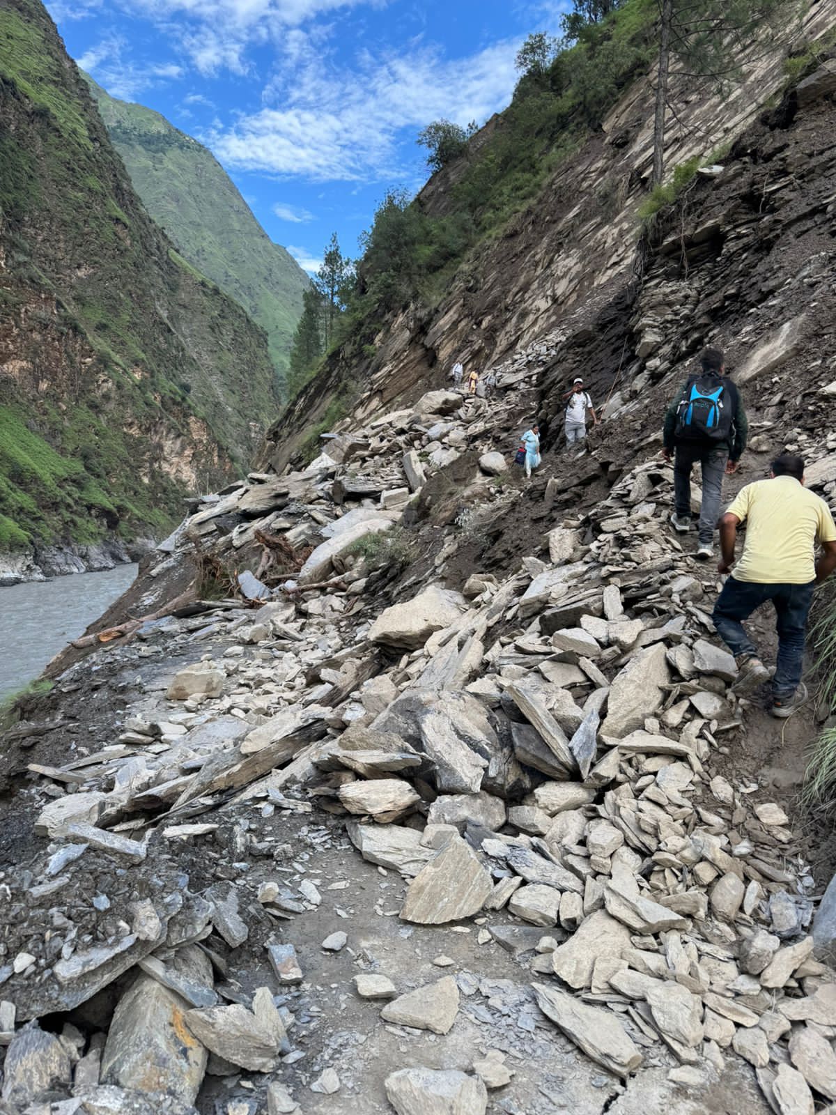 हिमाचल : मणिमहेश यात्रा में अब तक 11 श्रद्धालुओं की मौत, 10 हजार फंसे