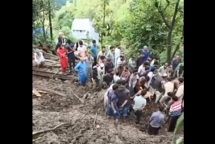 रियासी के माहोर में भूस्खलन, एक ही परिवार के सात लोगों की मौत