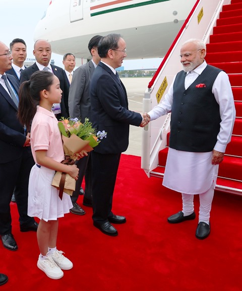 प्रधानमंत्री नरेन्द्र मोदी शंघाई सहयोग संगठन शिखर सम्मेलन में भाग लेने तियानजिन पहुंचे