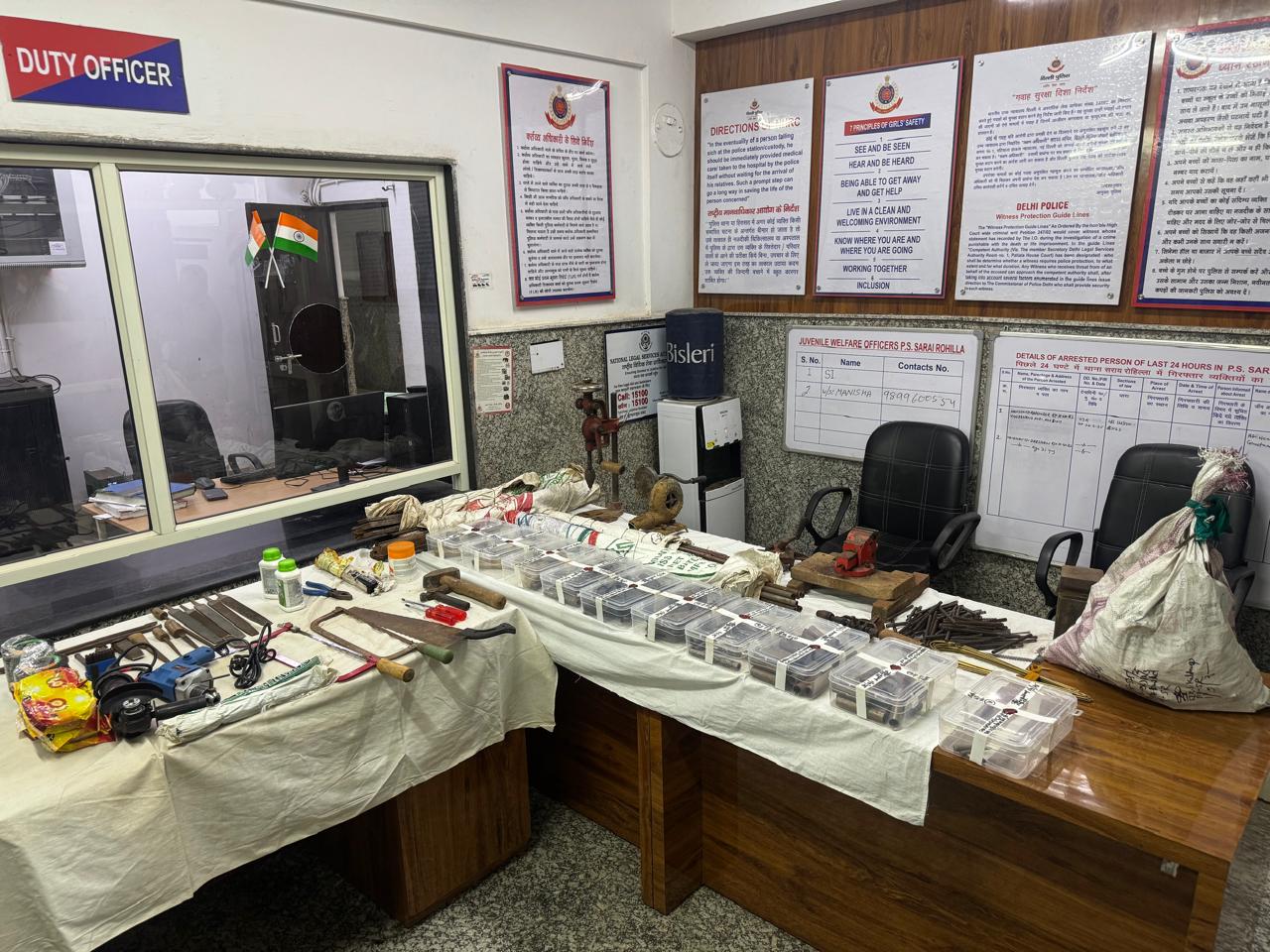 उप्र के अलीगढ़ में अवैध हथियार फैक्टरी का भंडाफोड़, तीन गिरफ्तार