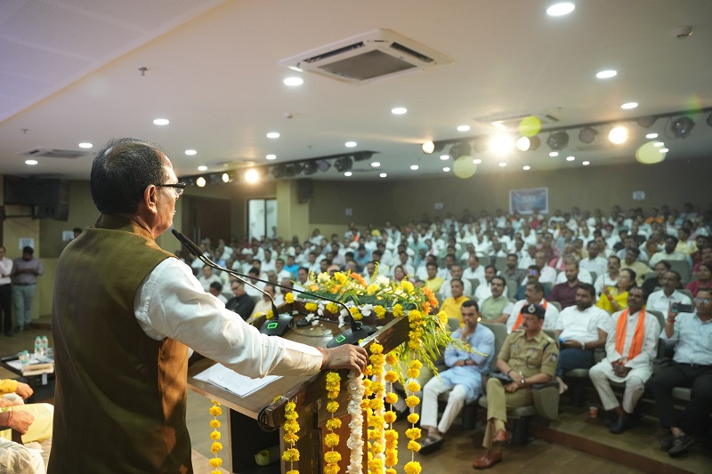 बीमार व्यक्ति की सेवा मेरे लिए राजनीति से ऊपर : शिवराज सिंह चौहान