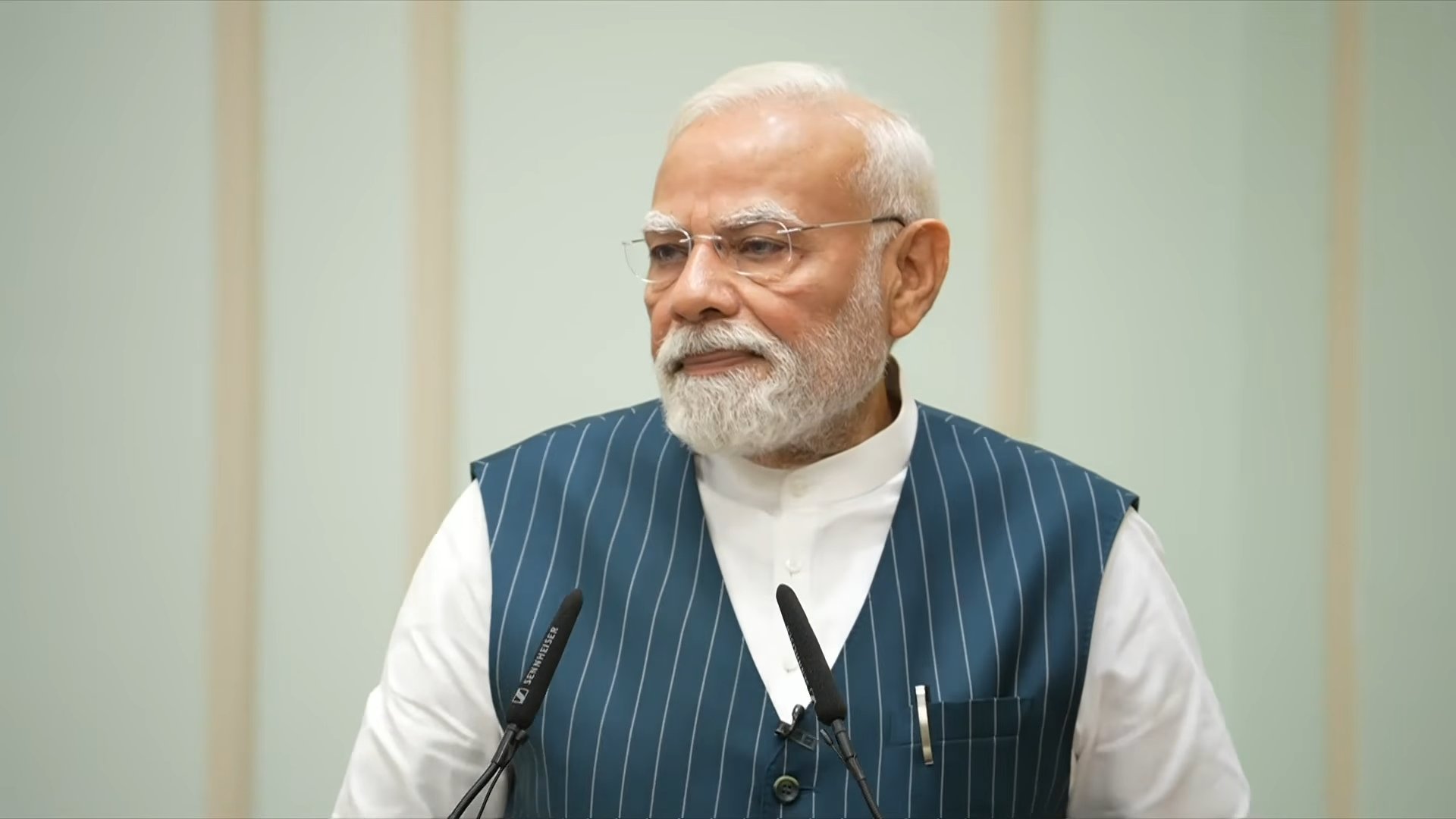 शिक्षक एक मजबूत देश और एक सशक्त समाज की बुनियादः प्रधानमंत्री