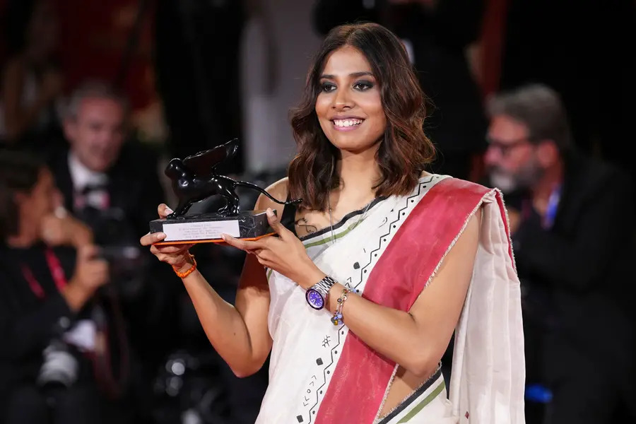 भारतीय फिल्म निर्माता अनुपर्णा रॉय को 82वें वेनिस फिल्म महोत्सव में सर्वश्रेष्ठ निर्देशक का पुरस्कार मिला