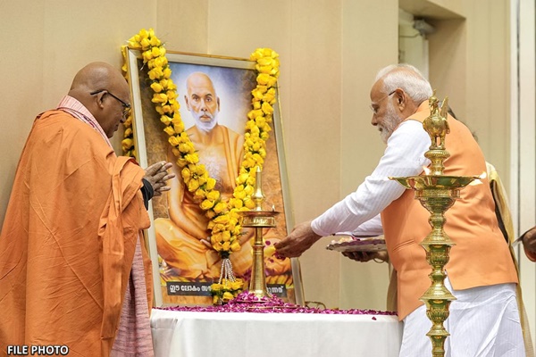 प्रधानमंत्री मोदी ने श्री नारायण गुरु की जयंती पर उन्हें भावभीनी श्रद्धांजलि दी