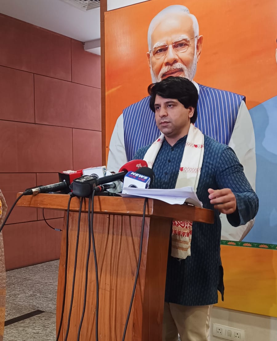 राहुल गांधी पर सुरक्षा प्रोटोकॉल तोड़ने का आरोप, भाजपा ने उठाए सवाल