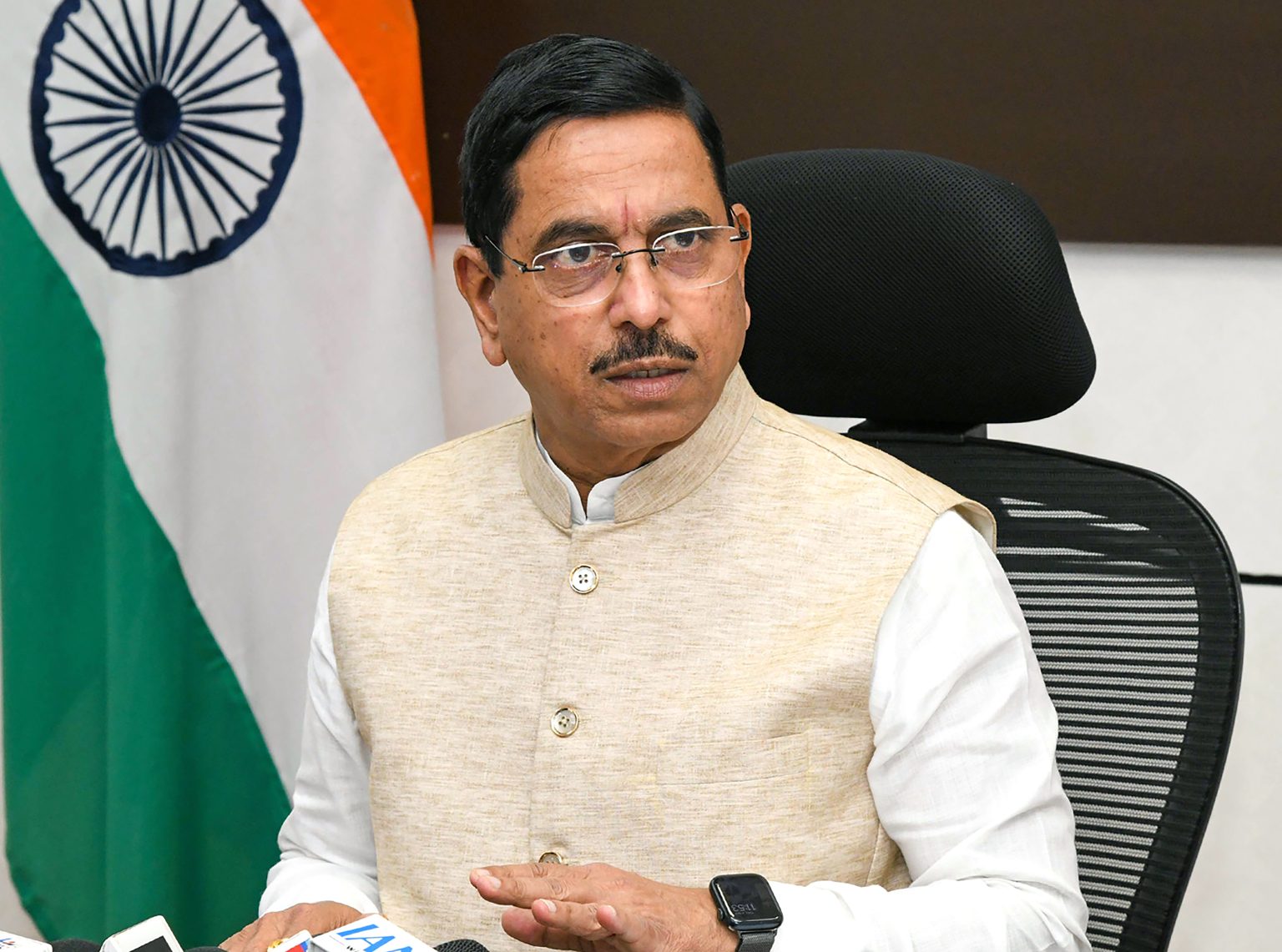 भारत 2030 तक 50 लाख टन हरित हाइड्रोजन उत्पादन की राह पर: प्रह्लाद जोशी