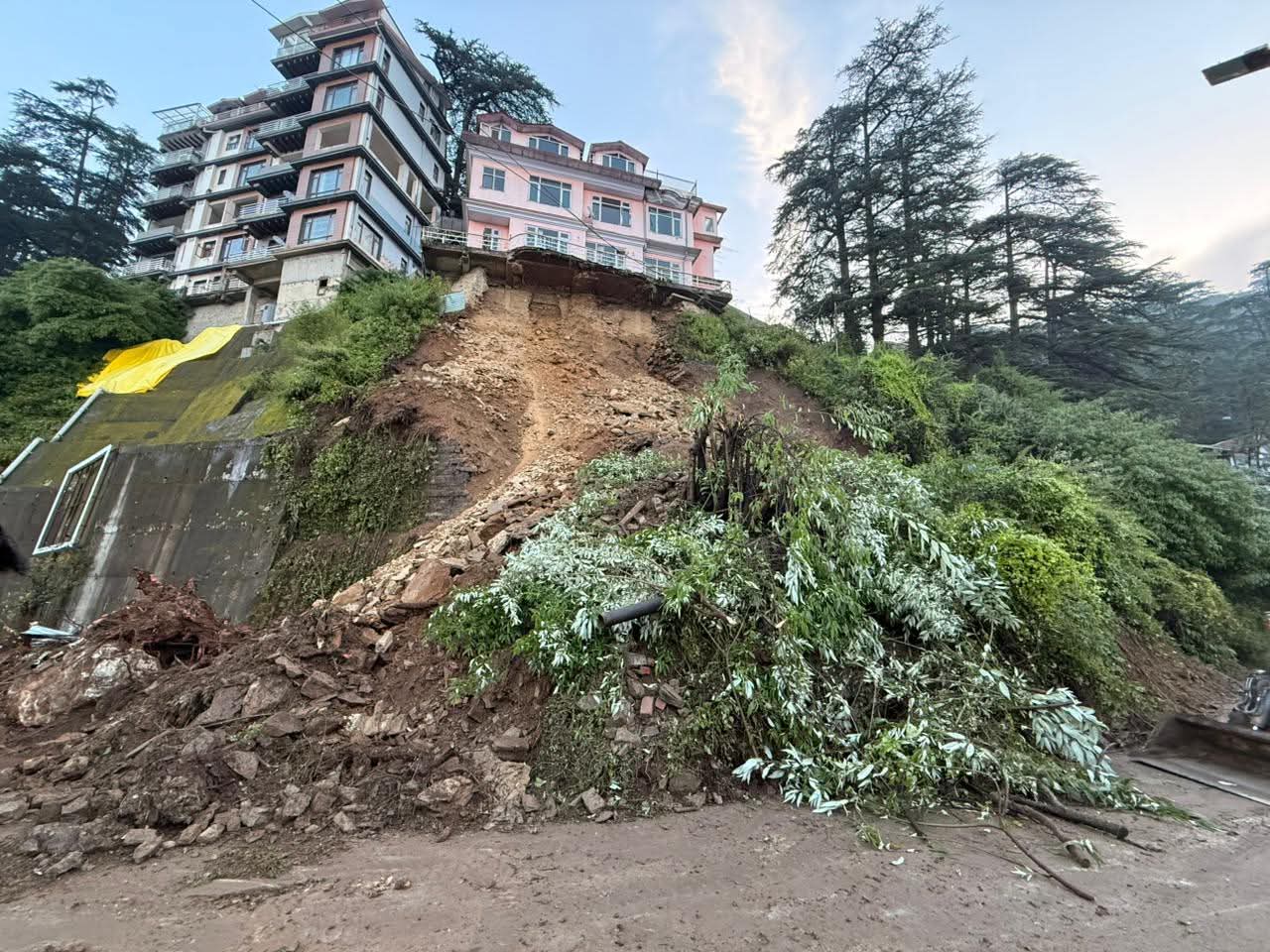 हिमाचल प्रदेशः किन्नौर में बादल फटा, शिमला में भारी भूस्खलन, 552 सड़कें बंद