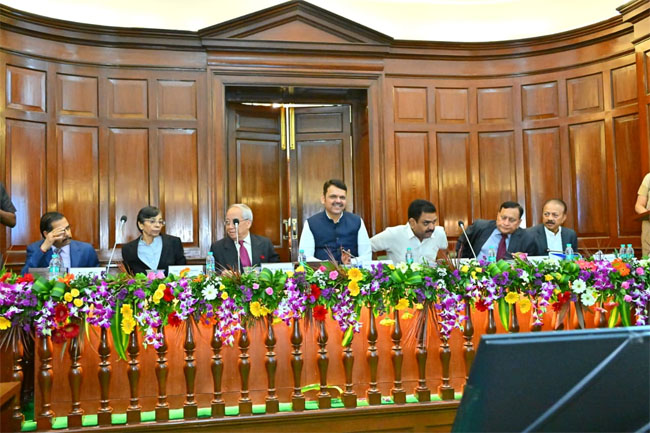 कानून-व्यवस्था के प्रभावी अमल से देश महाशक्ति की ओर बढ़ सकता है : देवेंद्र फडणवीस