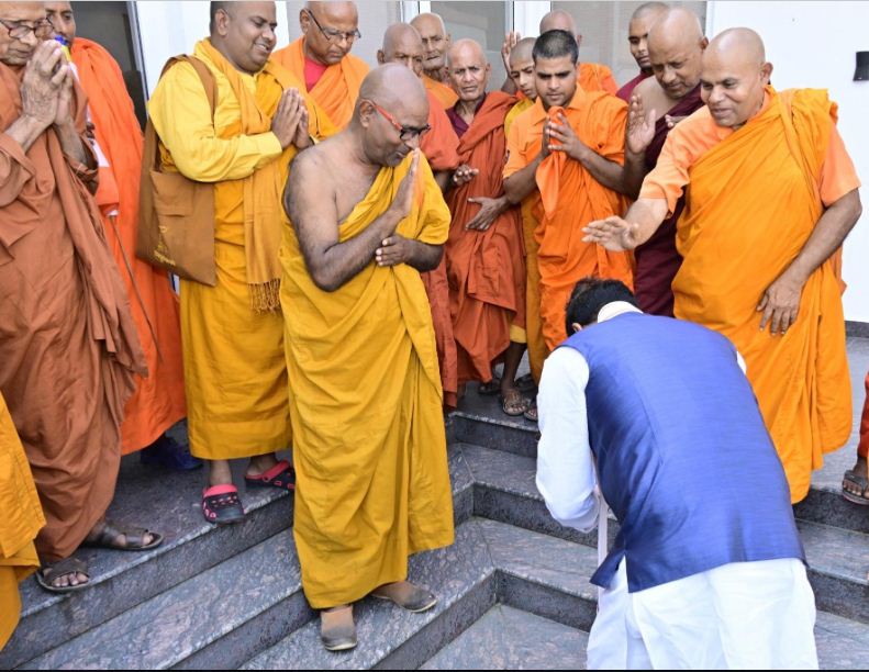 रूस में बुद्ध के अवशेषों के प्रदर्शन के लिए बौद्ध भिक्षुओं ने जताया प्रधानमंत्री का आभार