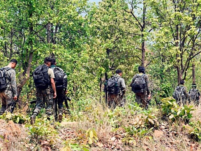 छत्तीसगढ़ के नारायणपुर के अबूझमाड़ मुठभेड़ में दो वर्दीधारी पुरूष नक्सली ढेर