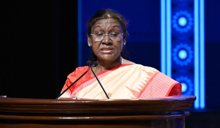 राष्ट्रपति द्रौपदी मुर्मू आज 71वें राष्ट्रीय फिल्म पुरस्कार वितरित करेंगी, शाहरुख खान और विक्रांत मैसी को सर्वश्रेष्ठ अभिनेता सम्मान