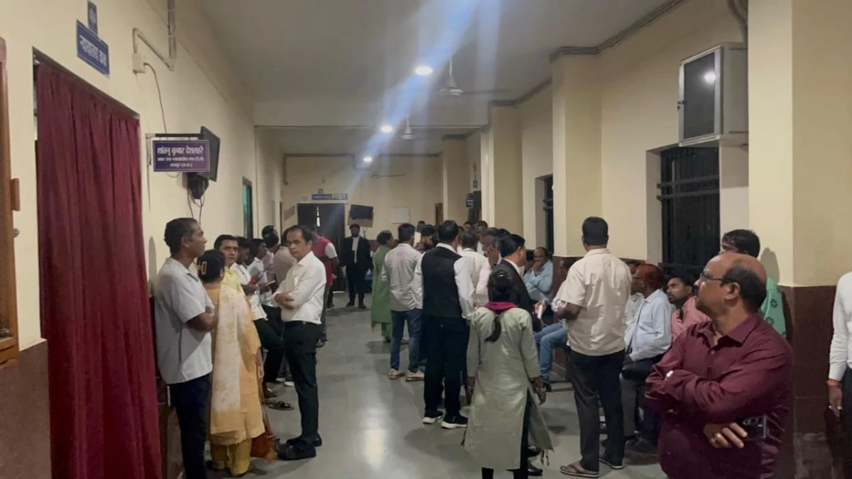 छत्तीसगढ़ में करोड़ों के शराब घोटाले में आरोपित बनाये गए 28 अधिकारियों को मिली अग्रिम जमानत