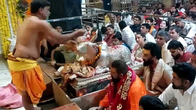 अभिनेता संजय दत्त ने किए बाबा महाकाल के दर्शन, भस्म आरती में हुए शामिल