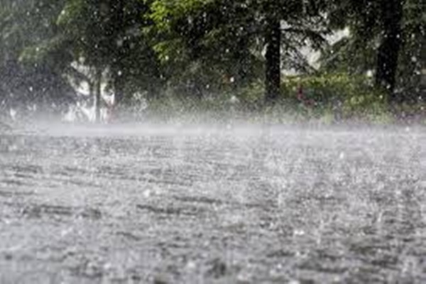 आईएमडी की चेतावनी: मध्य और दक्षिण भारत के कई हिस्सों में भारी बारिश, ऑरेंज अलर्ट जारी