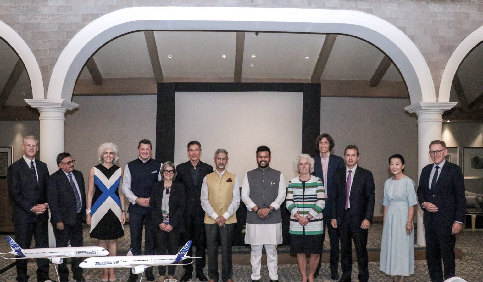  डॉ. एस. जयशंकर और राम मोहन नायडू ने एयरबस-इंडिगो अधिकारियों से मुलाकात, नागरिक उड्डयन सहयोग पर चर्चा