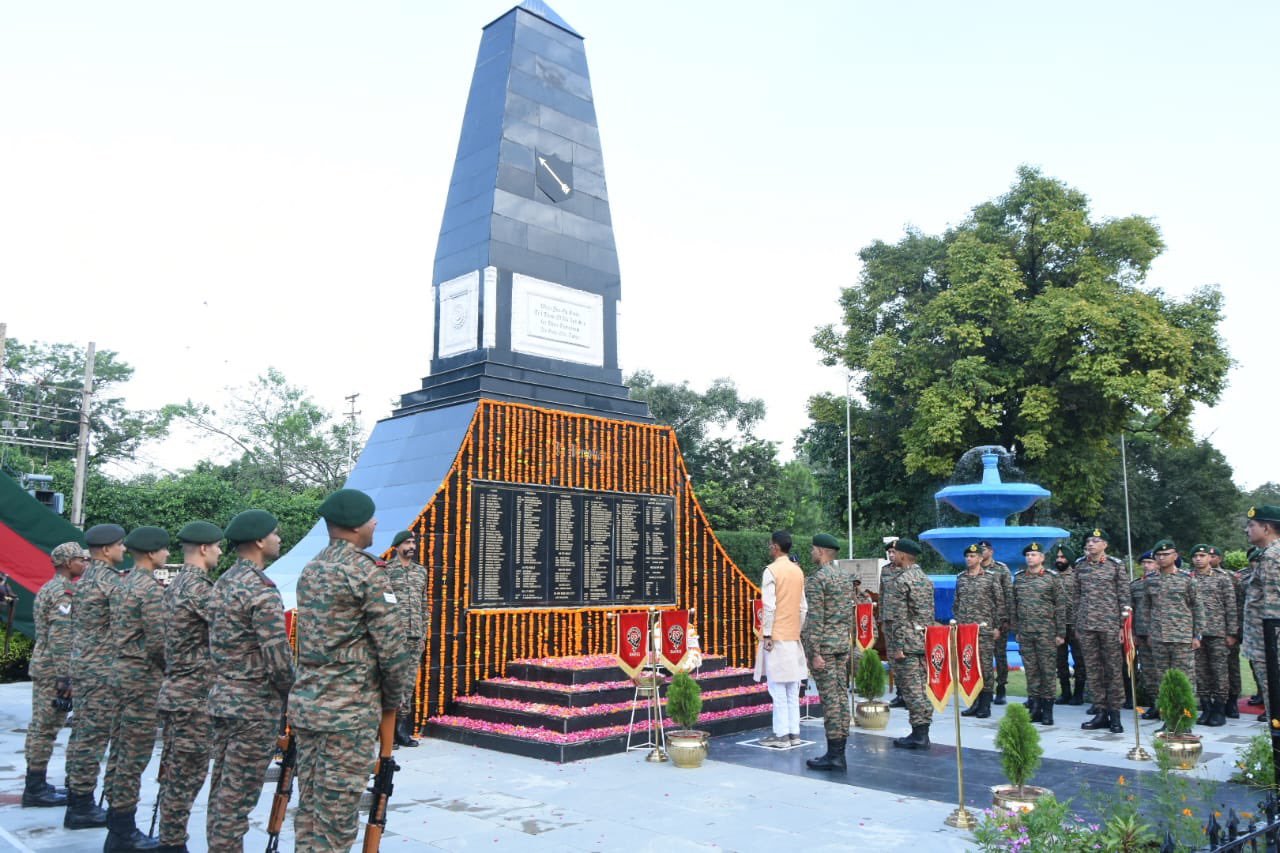   रक्षा राज्य मंत्री संजय सेठ ने गोल्डन एरो डिवीजन, फिरोजपुर में परिचालन तैयारियों की समीक्षा की