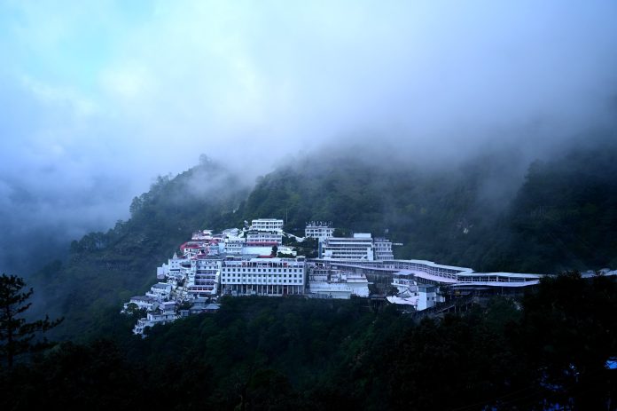 खराब मौसम के कारण तीन दिन से रुकी वैष्णो देवी यात्रा शुरू