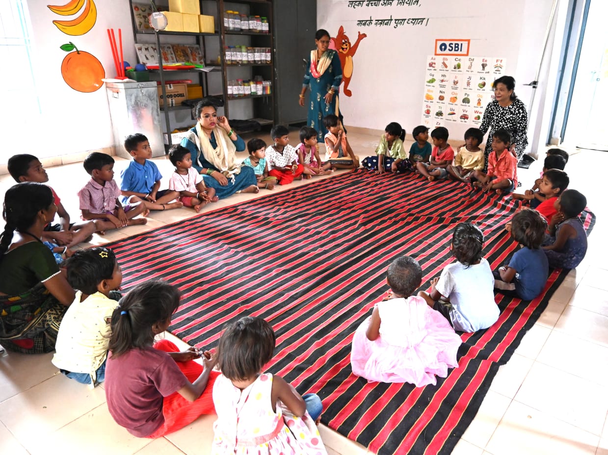 छत्तीसगढ़ : आंगनबाड़ी केंद्रों की बदली तस्वीर खेलते-खिलखिलाते नन्हे कदमों से संवर रहा भविष्य