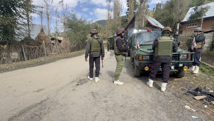 अनंतनाग में लापता दो सैनिकों की तीसरे दिन भी तलाश, हेलीकॉप्टरों को हवाई टोही में लगाया गया