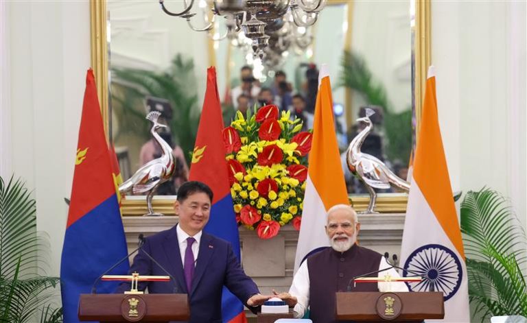 भारत-मंगोलिया ने डिजिटल, विरासत और खनिज क्षेत्रों में सहयोग के लिए 10 समझौता ज्ञापनों पर हस्ताक्षर किए