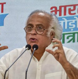 चीन के साथ बढ़ते व्यापार घाटे पर जयराम रमेश ने केंद्र सरकार को आगाह किया